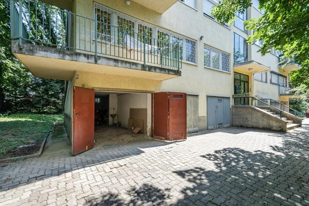 Earthy Elegance Apartament